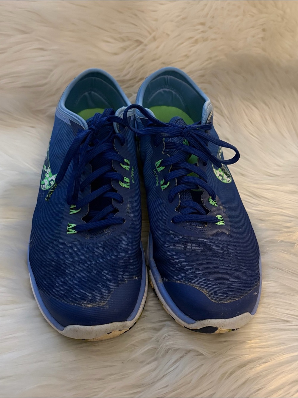 Nike Women's Blue Athletic Running Shoes with Green Accent Swoosh - Picture 3 of 6